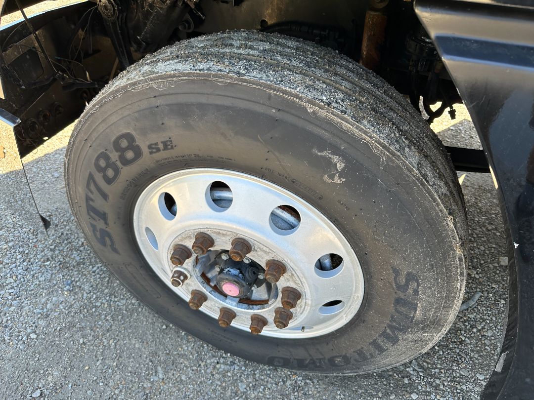 2001 FREIGHTLINER FLD 120 - Image 19